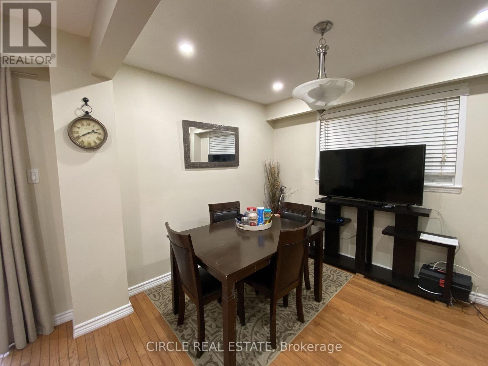 35 Fanshawe Drive, Brampton, Ontario  L6Z 1A7 - Photo 4 - W13627222