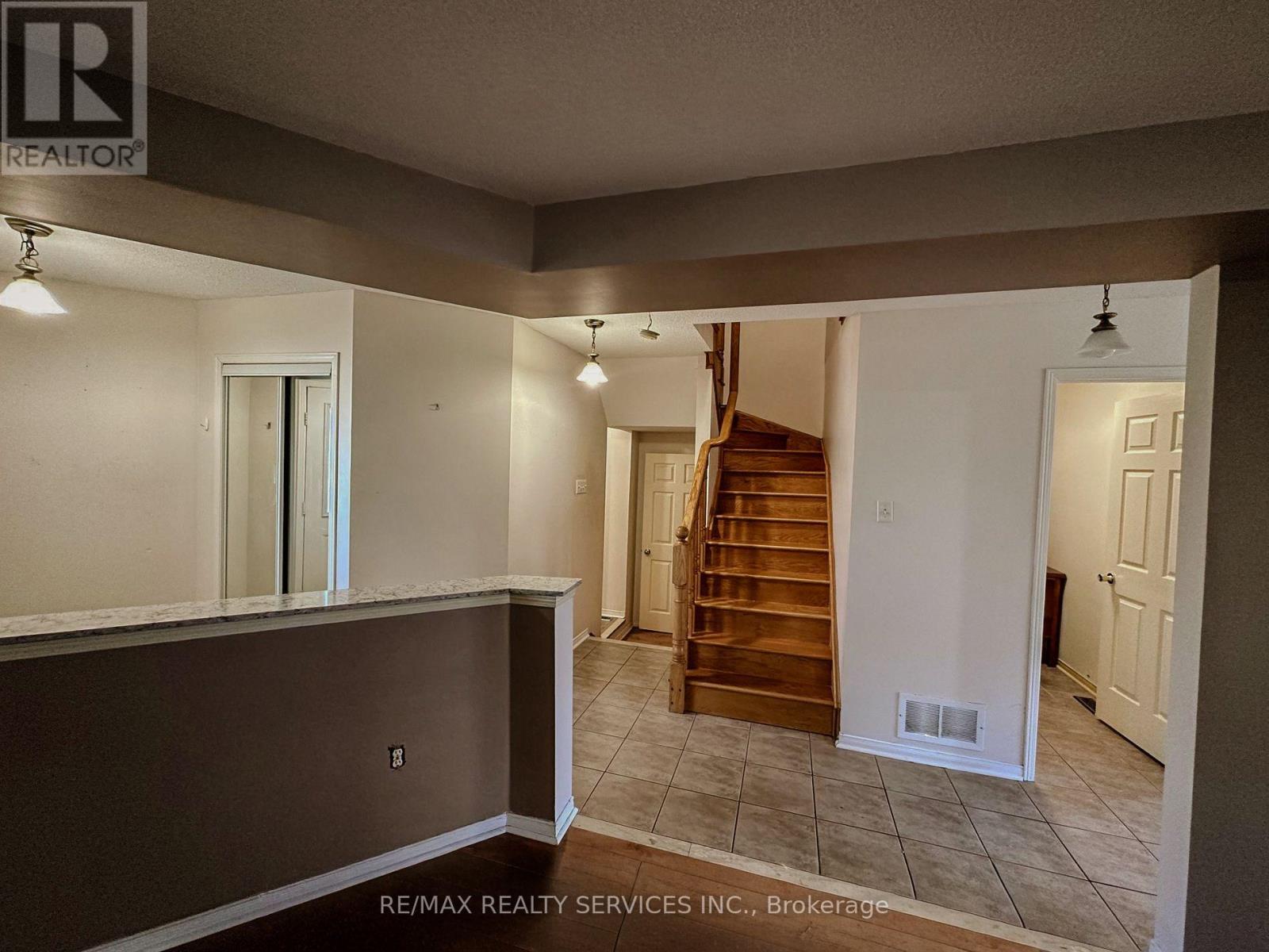 41 Sandyshores Drive, Brampton, Ontario L6R 2H2 - Photo 9 - W13722738