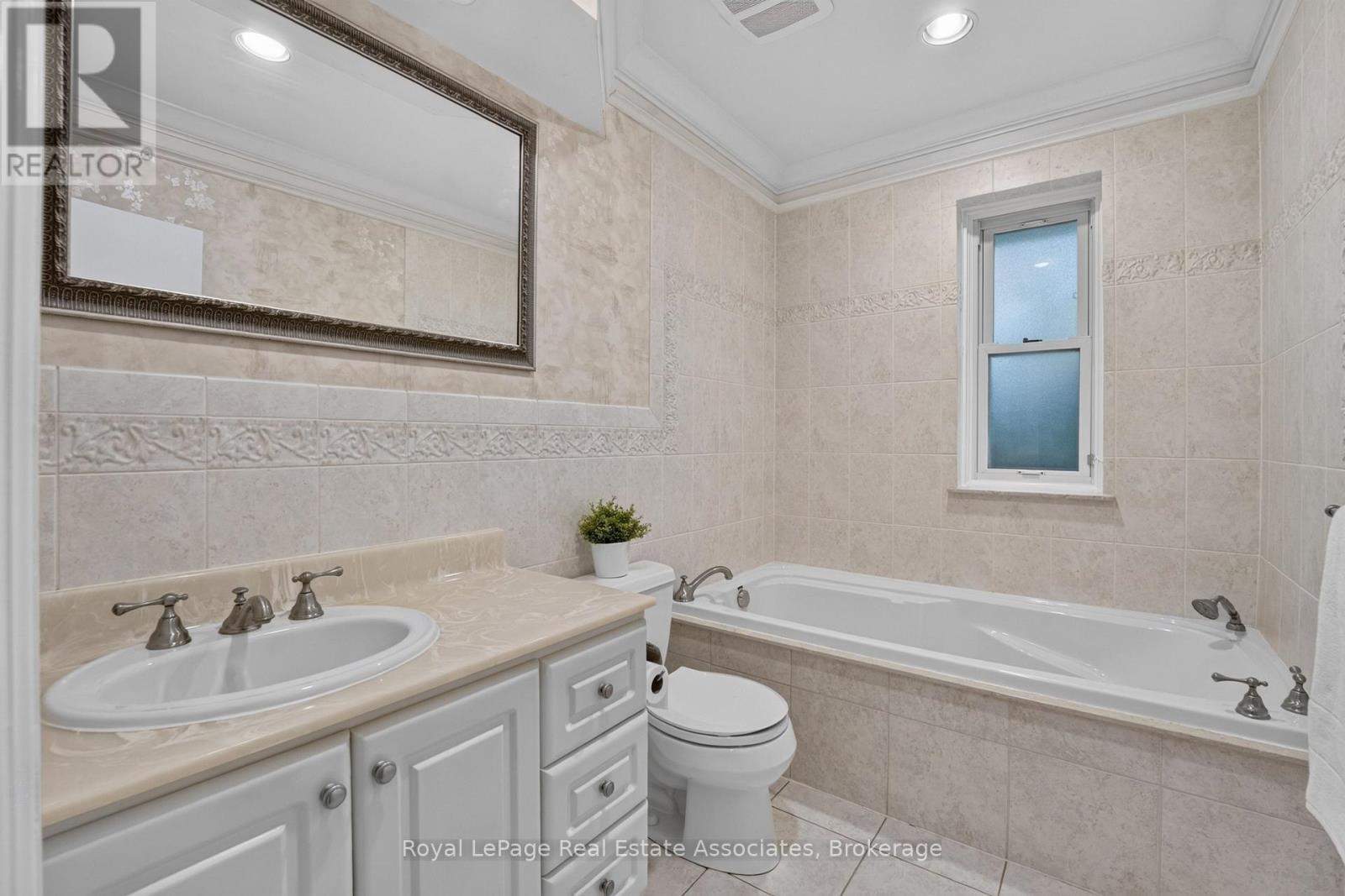 7 Greening Crescent, Toronto, Ontario  M9A 1N9 - Photo 26 - W13722596