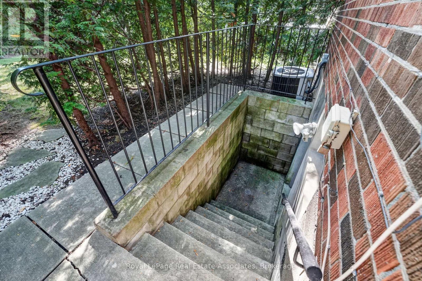 7 Greening Crescent, Toronto, Ontario  M9A 1N9 - Photo 41 - W13722596