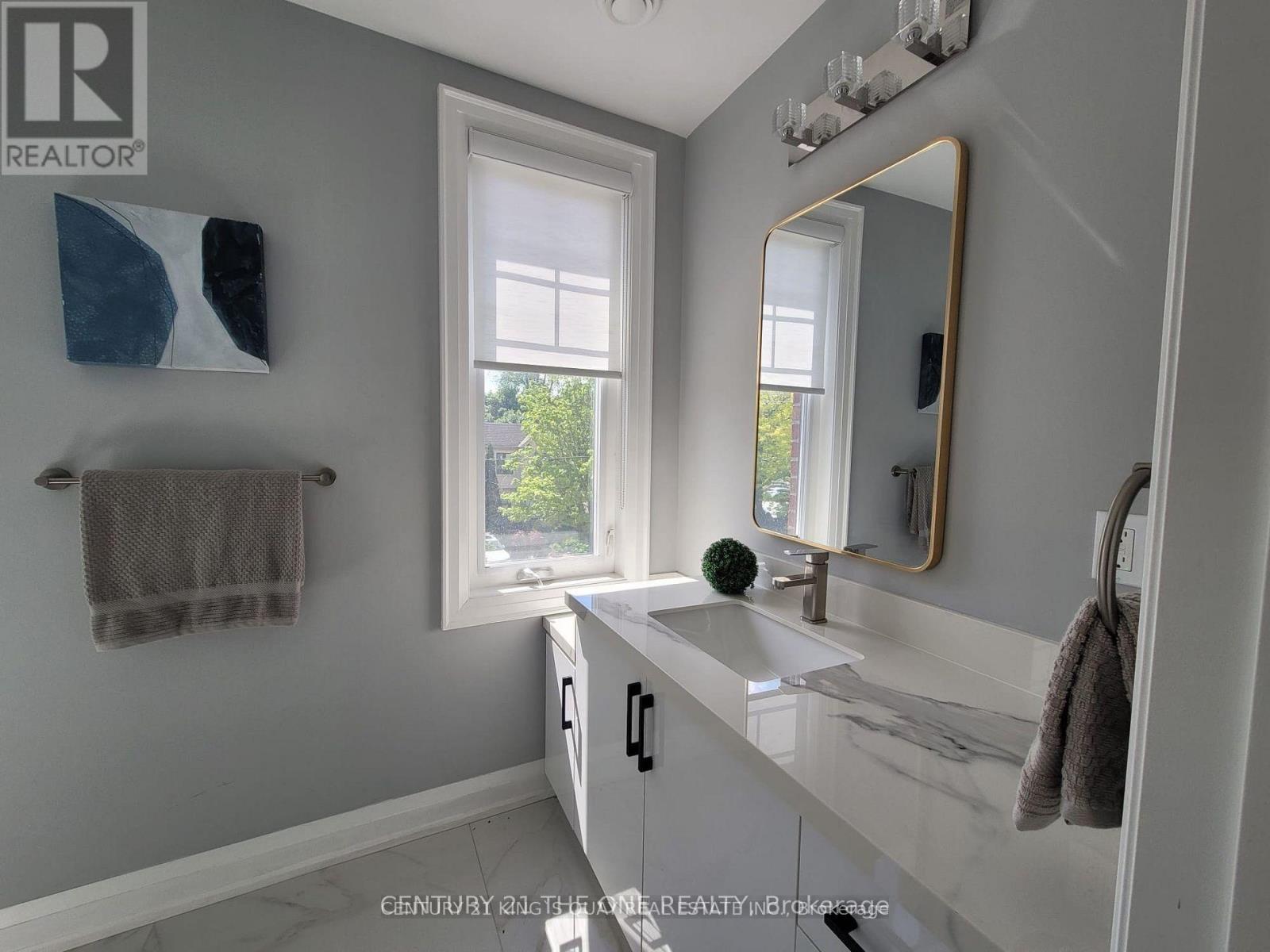323 Sutherland Drive, Toronto, Ontario  M4G 1J7 - Photo 12 - C13723744