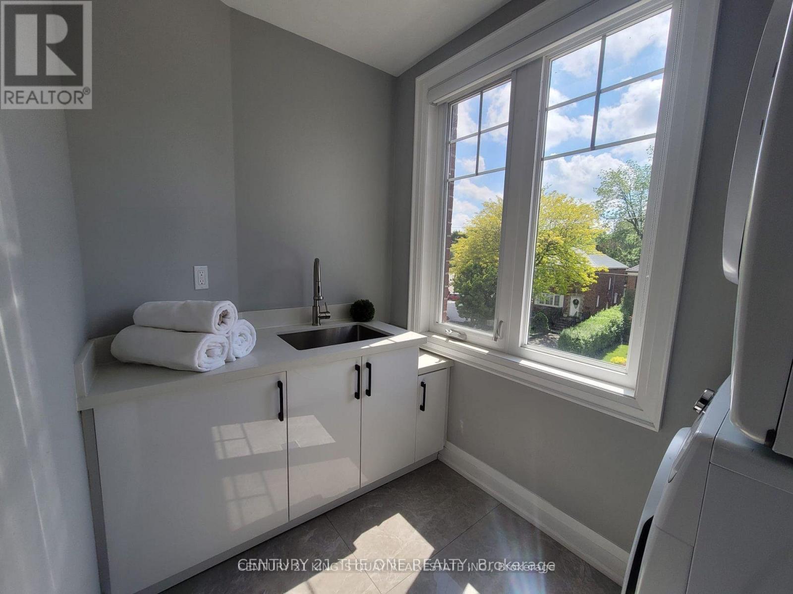 323 Sutherland Drive, Toronto, Ontario  M4G 1J7 - Photo 13 - C13723744