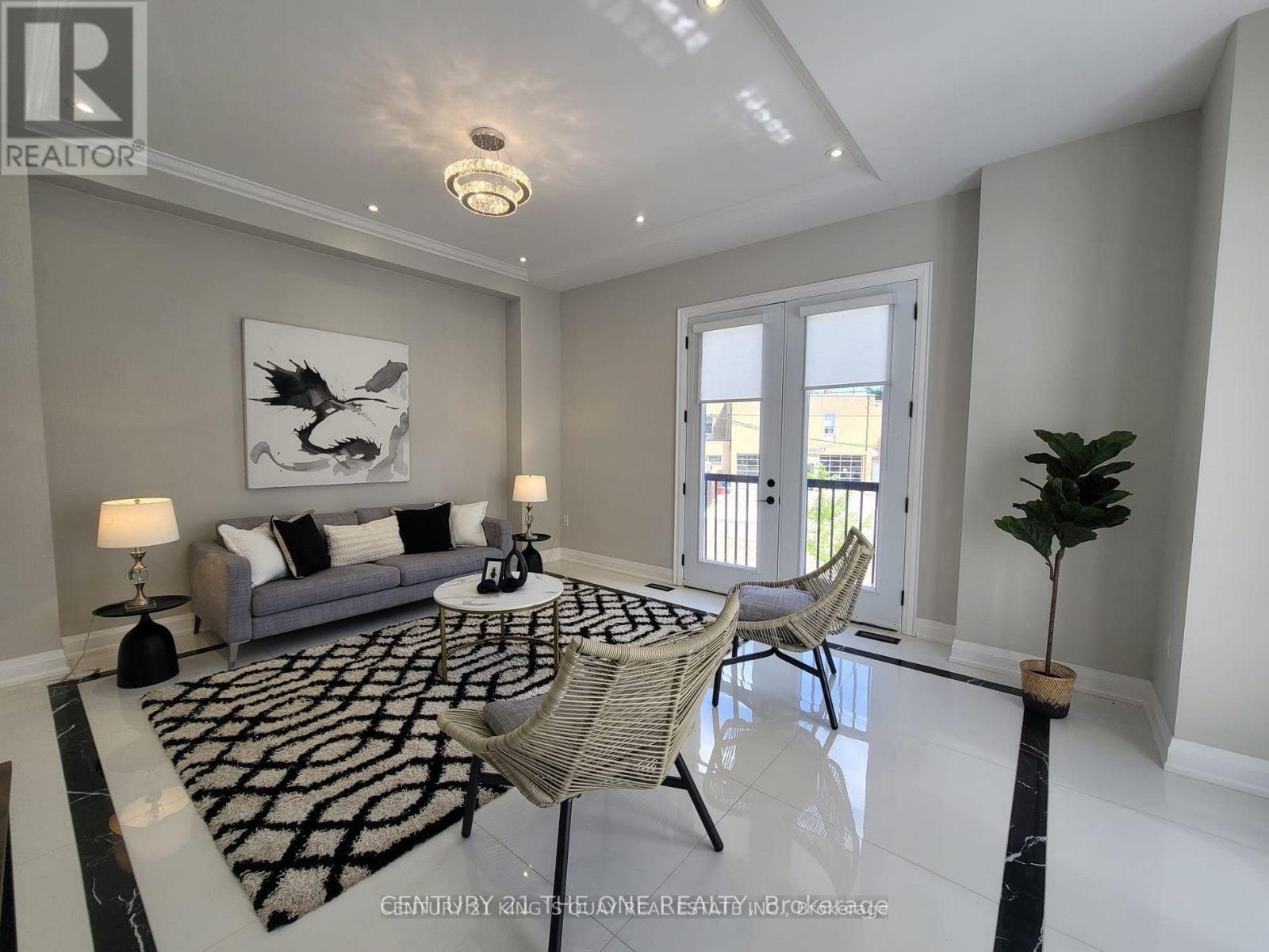 323 Sutherland Drive, Toronto, Ontario  M4G 1J7 - Photo 3 - C13723744