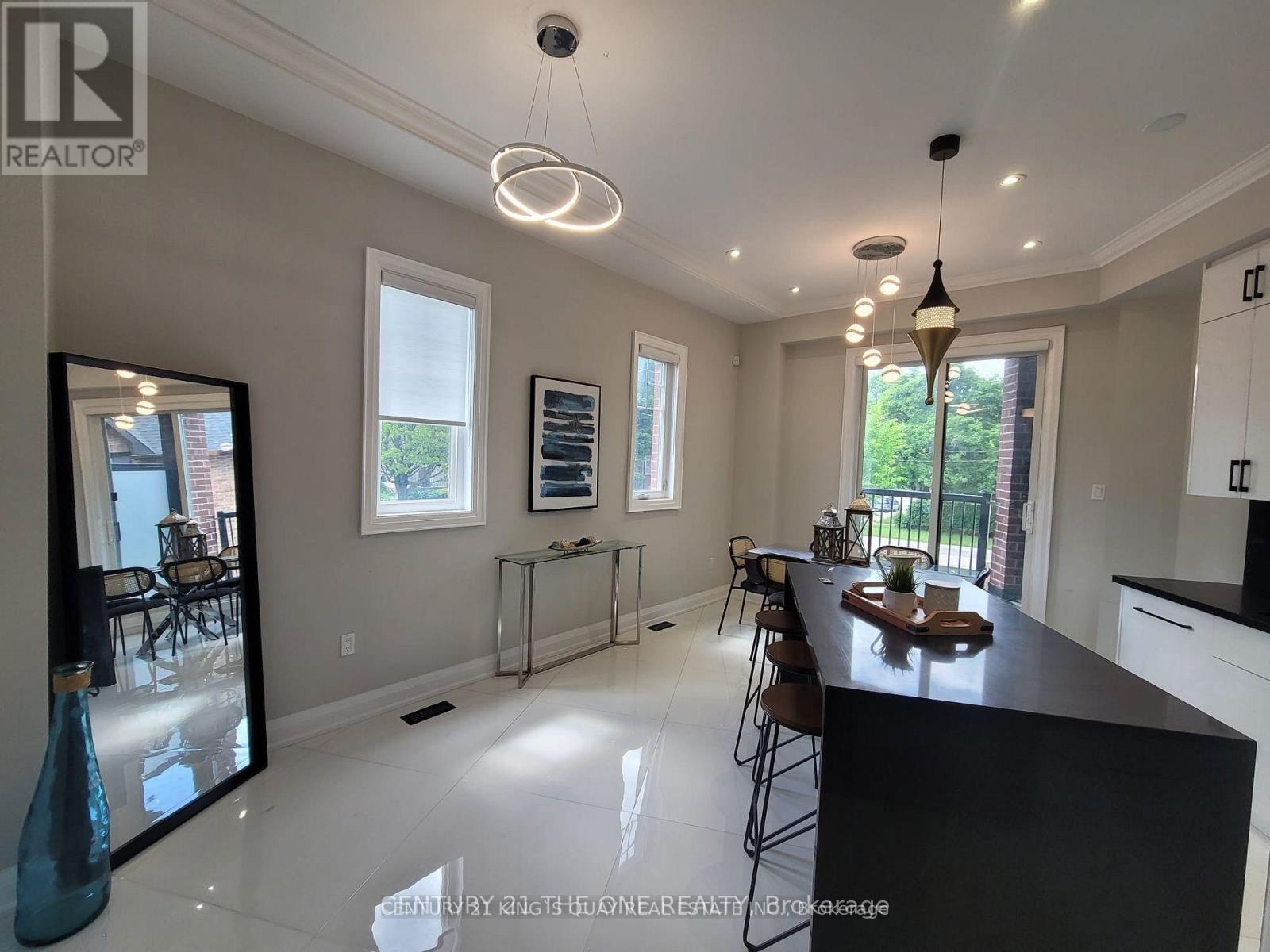 323 Sutherland Drive, Toronto, Ontario  M4G 1J7 - Photo 6 - C13723744