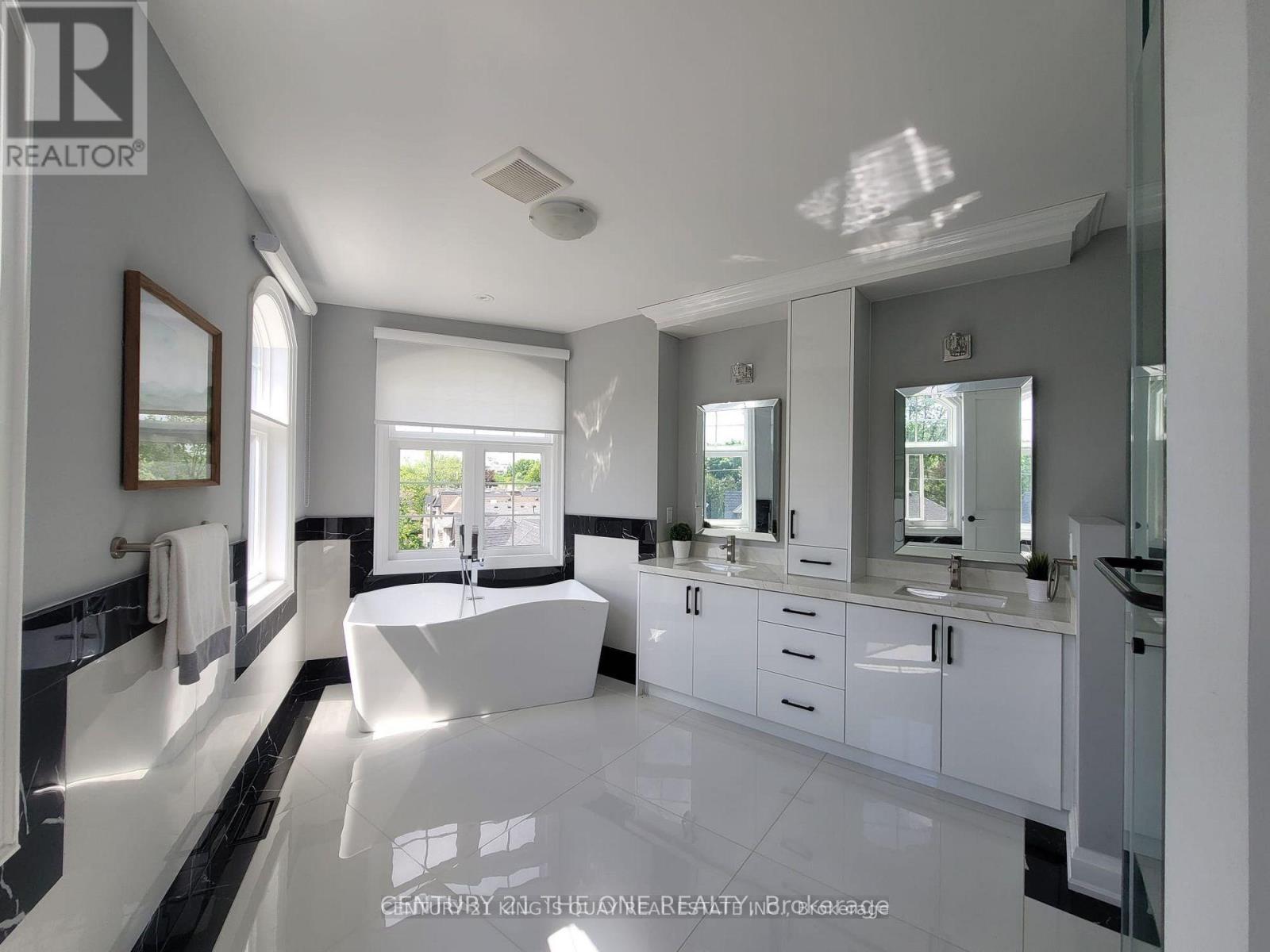 323 Sutherland Drive, Toronto, Ontario  M4G 1J7 - Photo 9 - C13723744
