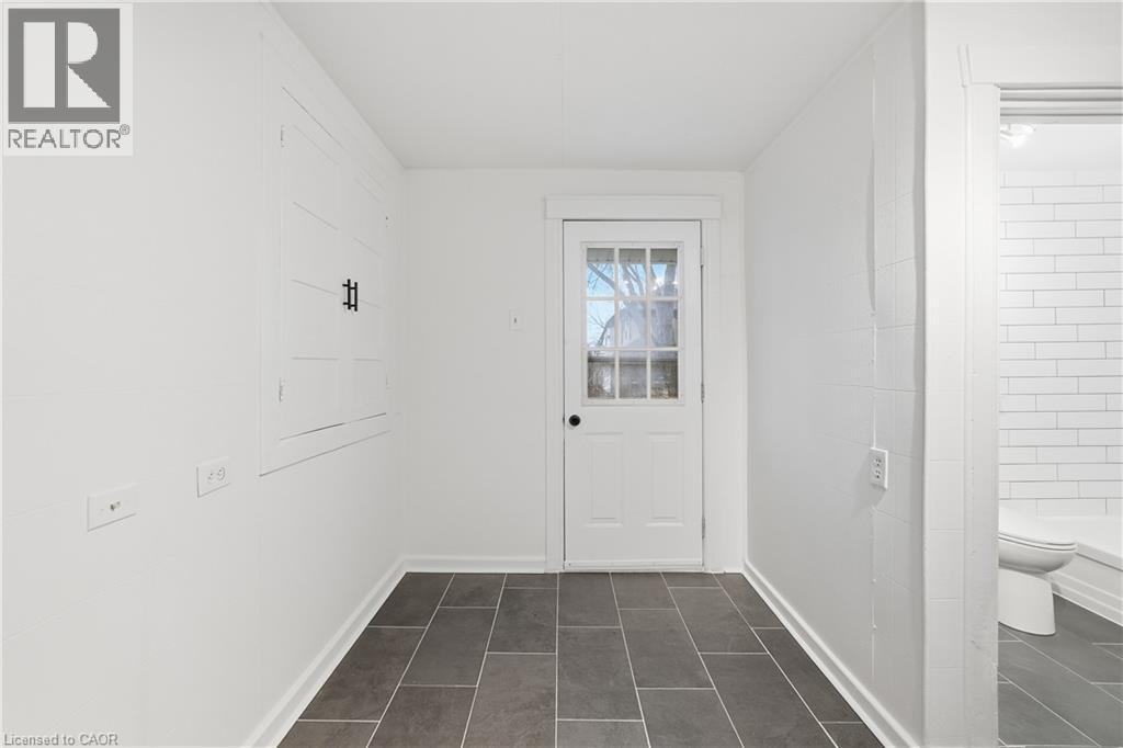 27 Albert Street Unit# Main, Welland, Ontario  L3B 4L1 - Photo 3 - 40859127