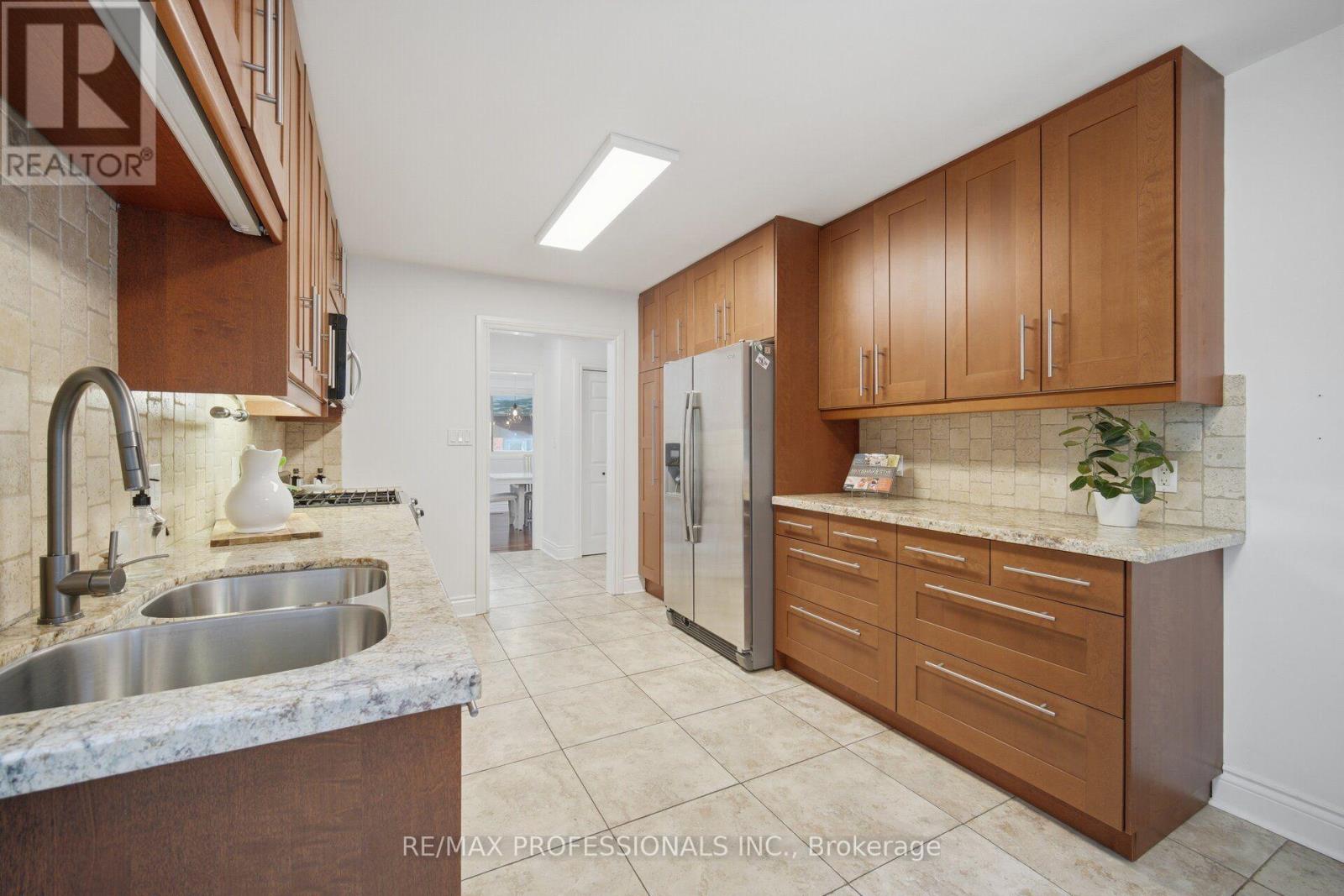 10 Hopedale Court, Mississauga, Ontario  L5M 2E9 - Photo 12 - W13723710