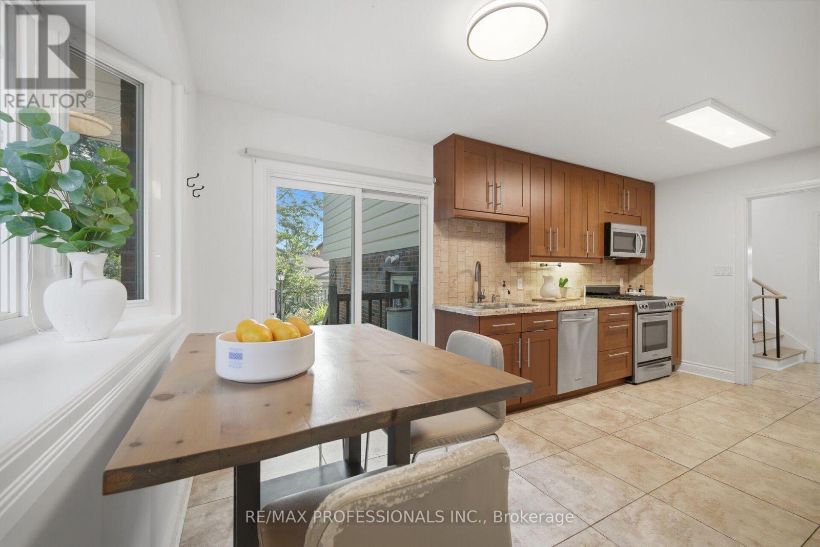10 Hopedale Court, Mississauga, Ontario  L5M 2E9 - Photo 17 - W13723710