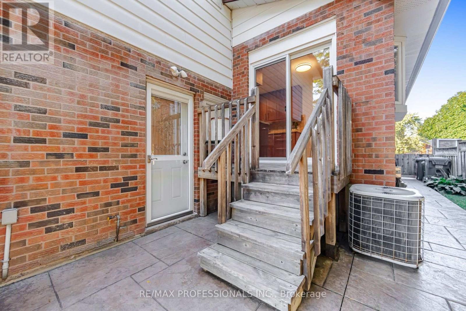 10 Hopedale Court, Mississauga, Ontario  L5M 2E9 - Photo 46 - W13723710