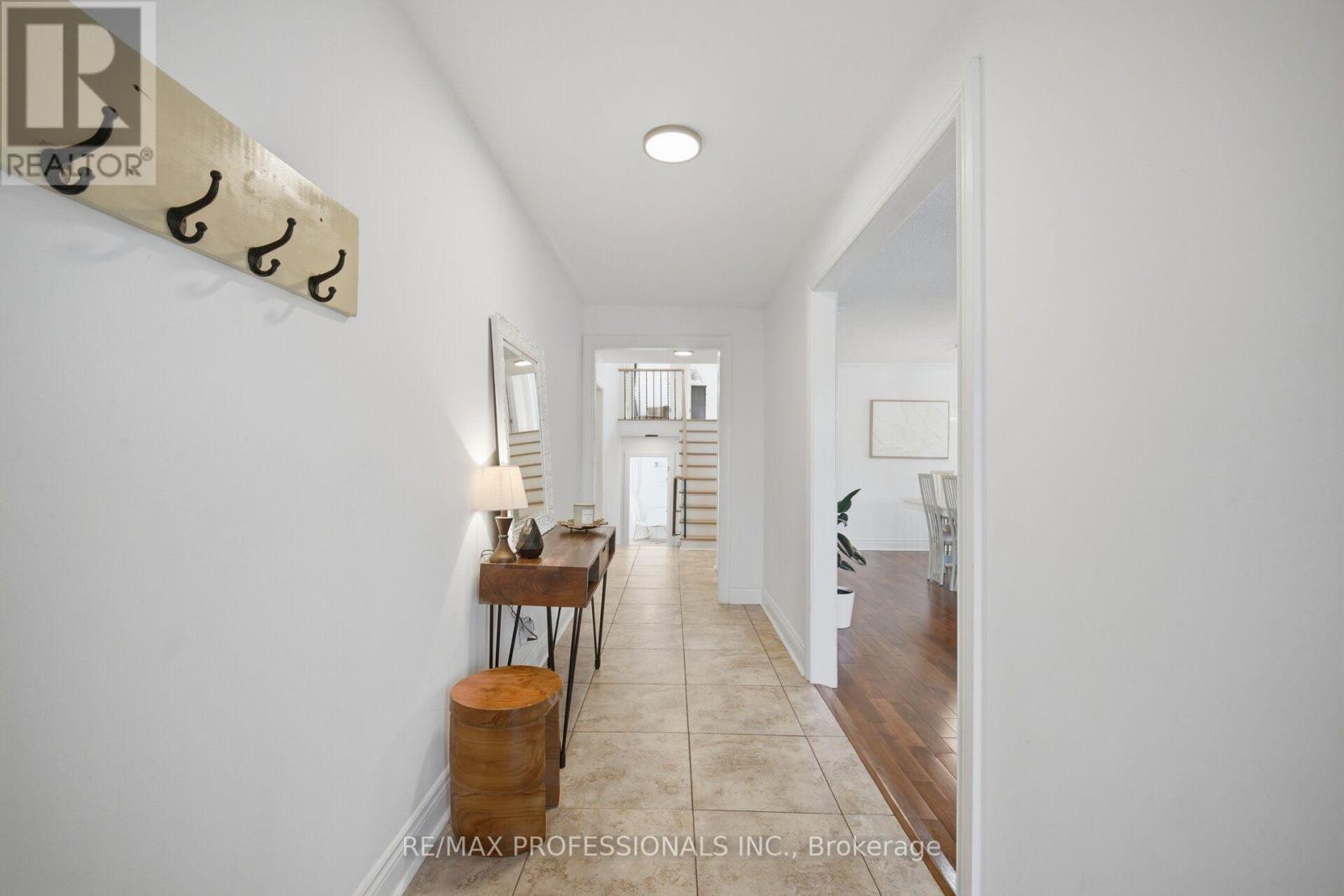 10 Hopedale Court, Mississauga, Ontario  L5M 2E9 - Photo 6 - W13723710