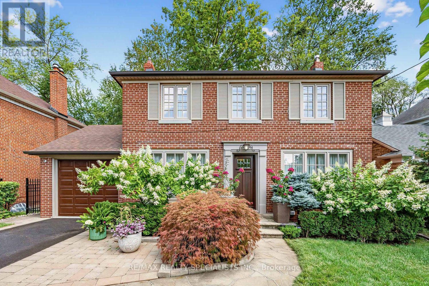 1211 ROYAL YORK ROAD, Toronto, Ontario