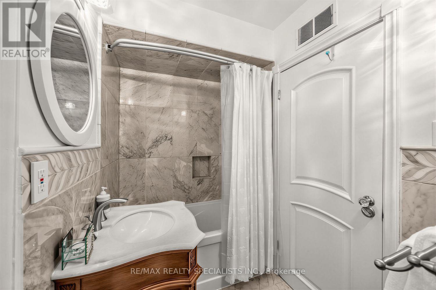 1211 Royal York Road, Toronto, Ontario  M9A 4B5 - Photo 22 - W13723730