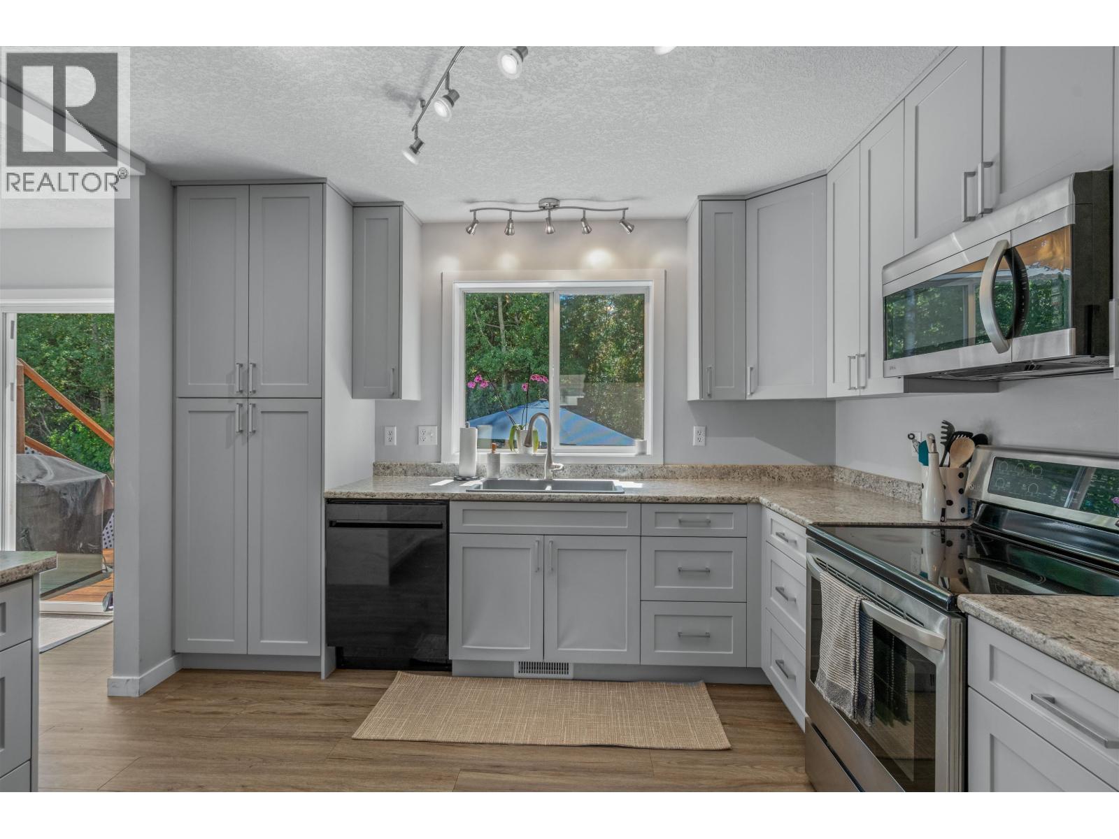 5423 Woodoak Crescent, Prince George, British Columbia  V2K 5A6 - Photo 4 - R3159663