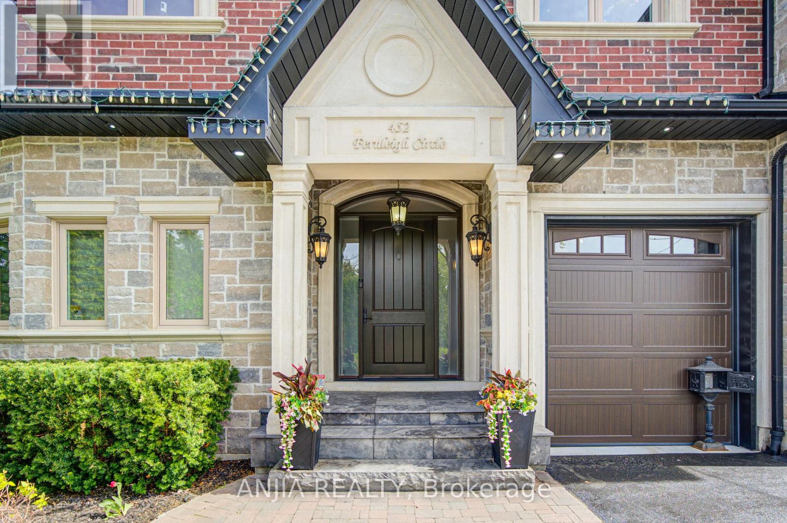 452 Fernleigh Circle S, Richmond Hill, Ontario L4C 1E6 - Photo 2 - N13530394