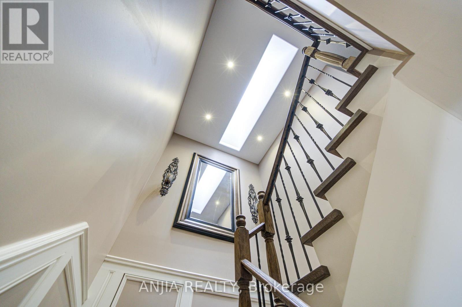 452 Fernleigh Circle S, Richmond Hill, Ontario L4C 1E6 - Photo 6 - N13530394