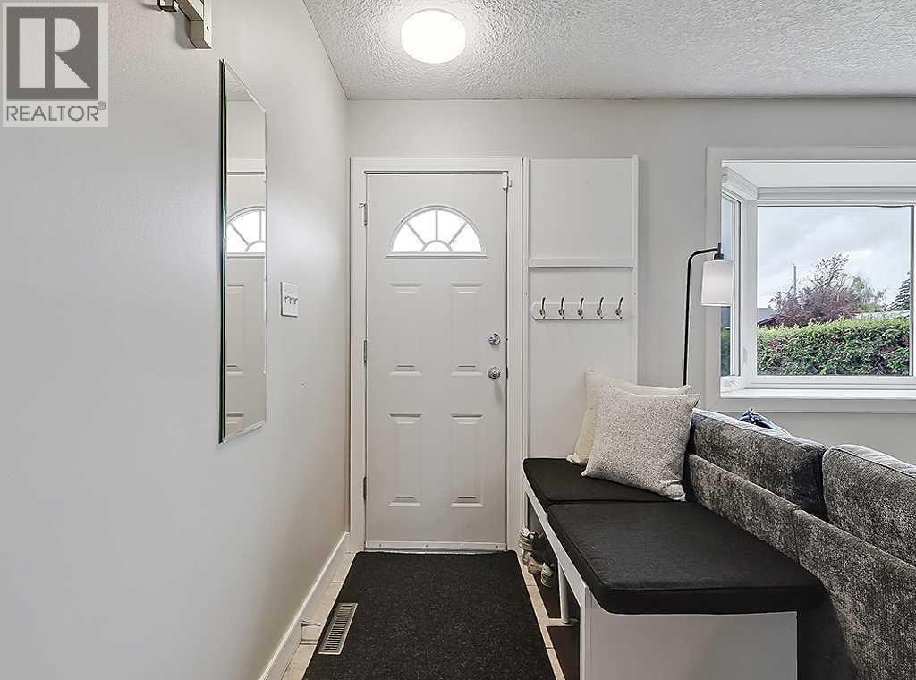 325 Whitney Crescent SE, Calgary, Alberta  T2J 1E7 - Photo 2 - A2340842