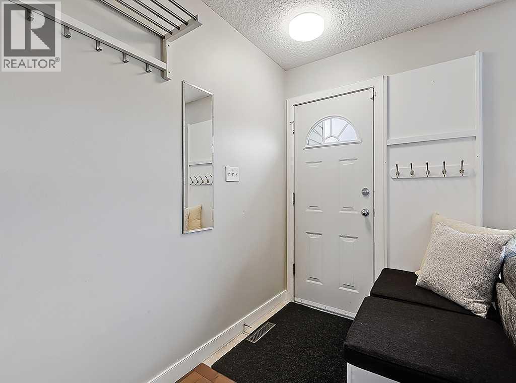 325 Whitney Crescent SE, Calgary, Alberta  T2J 1E7 - Photo 3 - A2340842