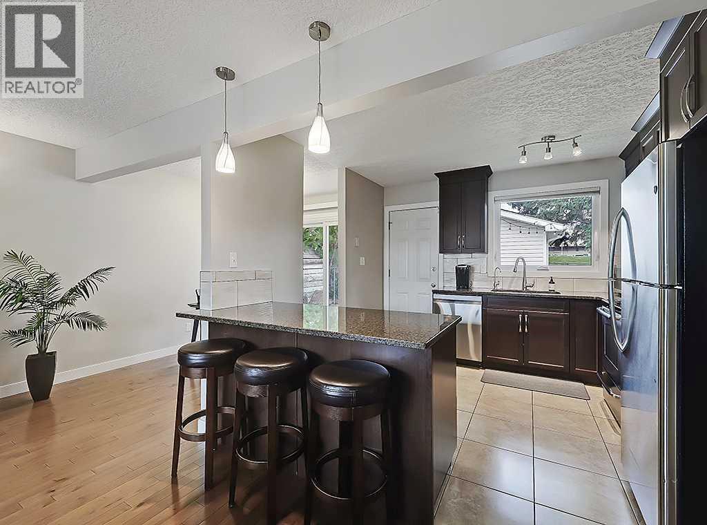 325 Whitney Crescent SE, Calgary, Alberta  T2J 1E7 - Photo 7 - A2340842