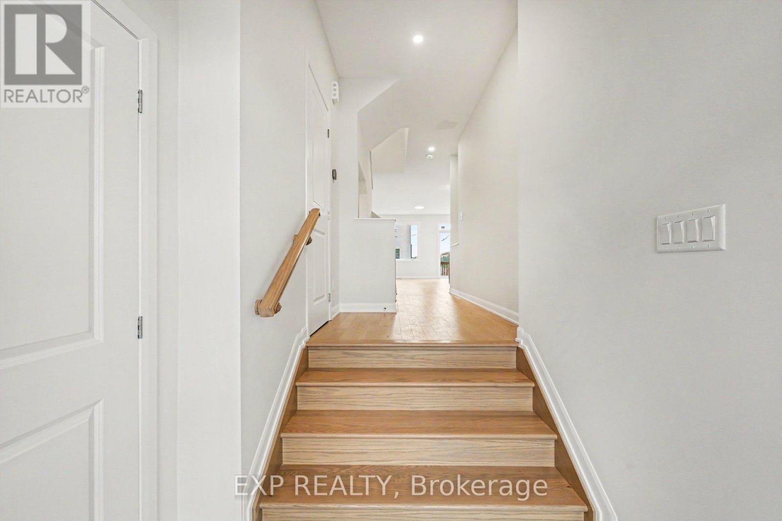 650 Moonglade Crescent, Ottawa, Ontario K2J 7N2 - Photo 3 - X13723830