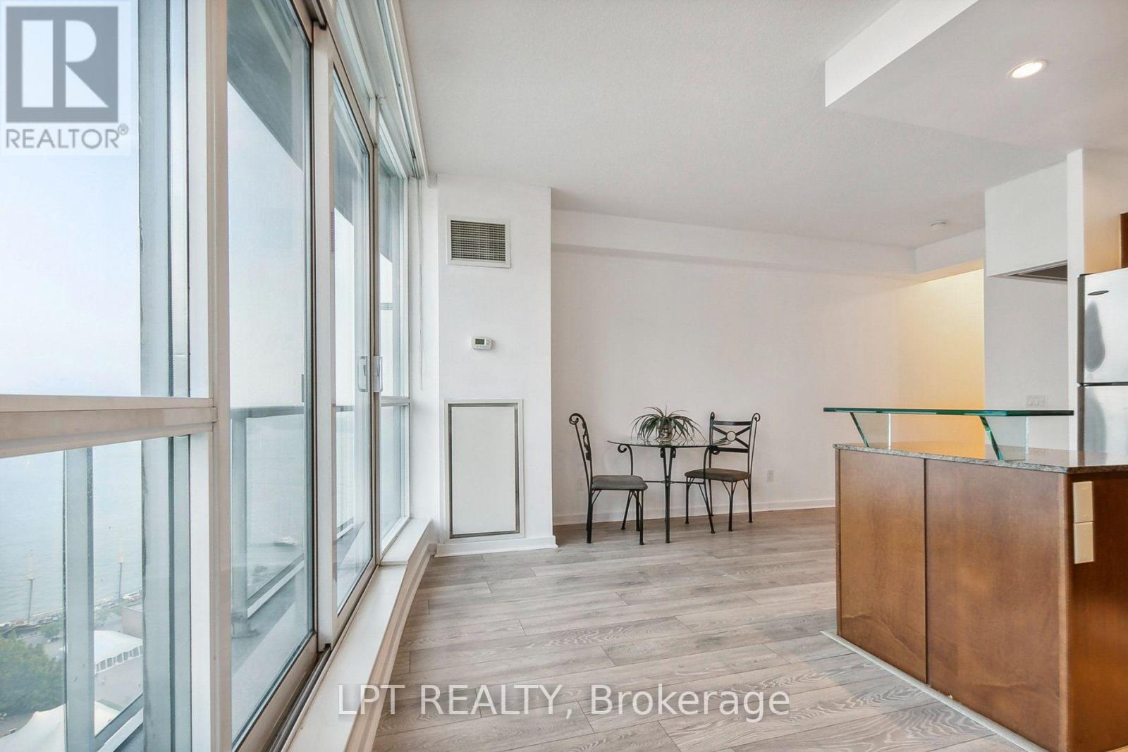 2604 - 208 Queens Quay W, Toronto, Ontario  M5J 2Y5 - Photo 10 - C13701270