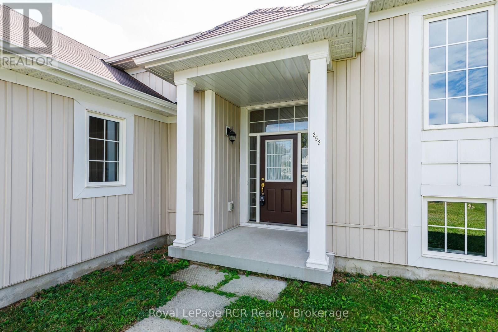 252 Spruce Street, Clearview, Ontario  L0M 1S0 - Photo 4 - S13723870