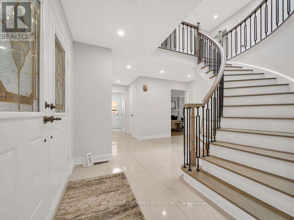 7 Winding Court, Toronto, Ontario  M1C 4X2 - Photo 7 - E13723750
