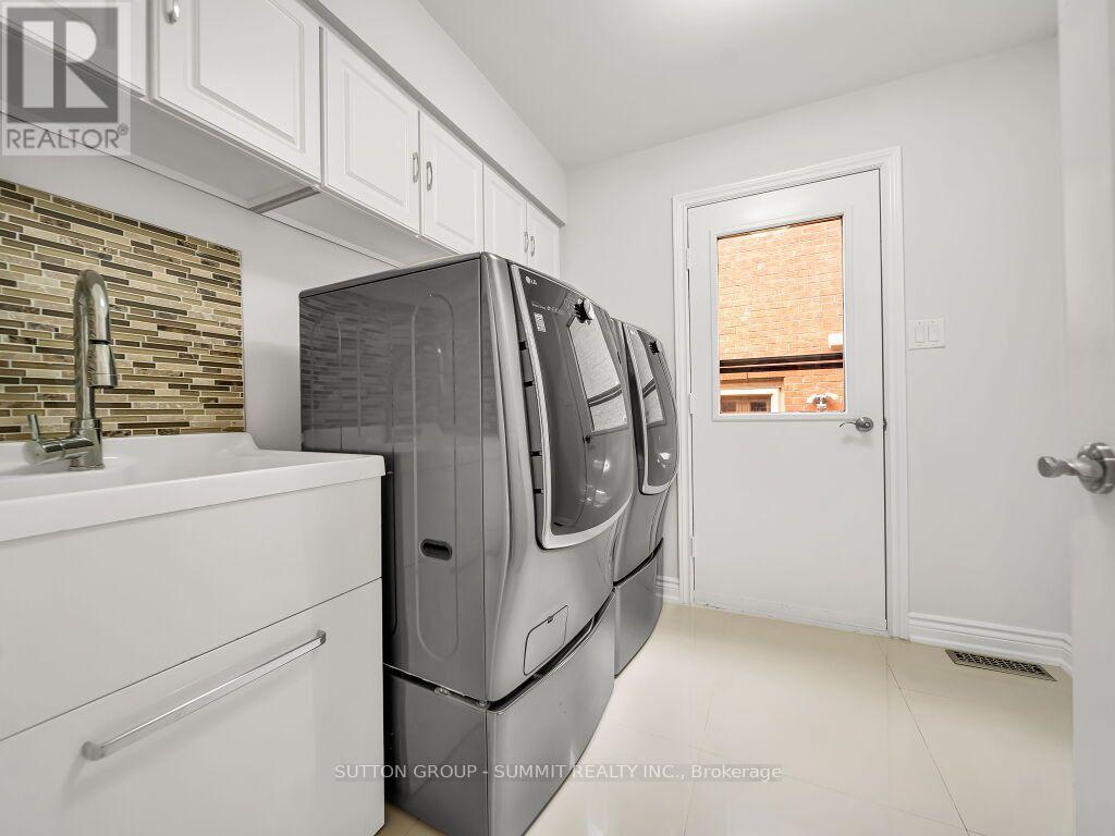 7 Winding Court, Toronto, Ontario  M1C 4X2 - Photo 8 - E13723750