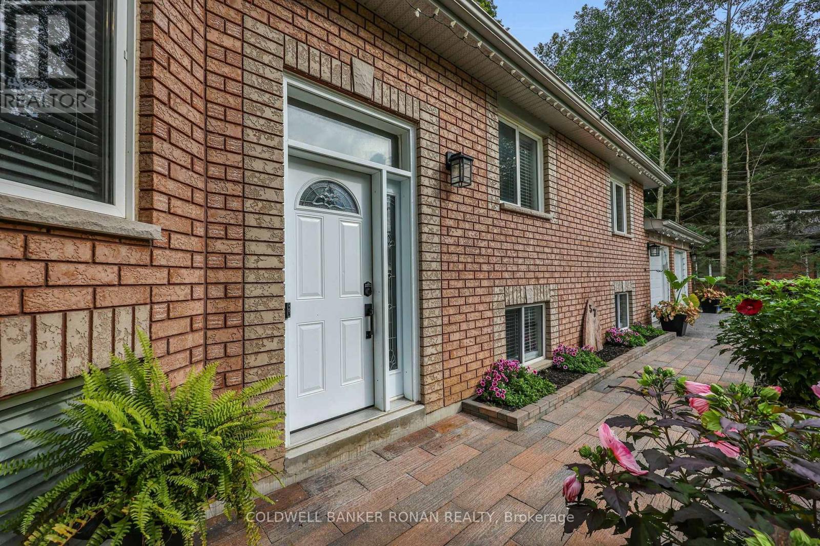 57 Pine Park Boulevard, Adjala-Tosorontio (Everett), Ontario  L0M 1J0 - Photo 4 - N13723756
