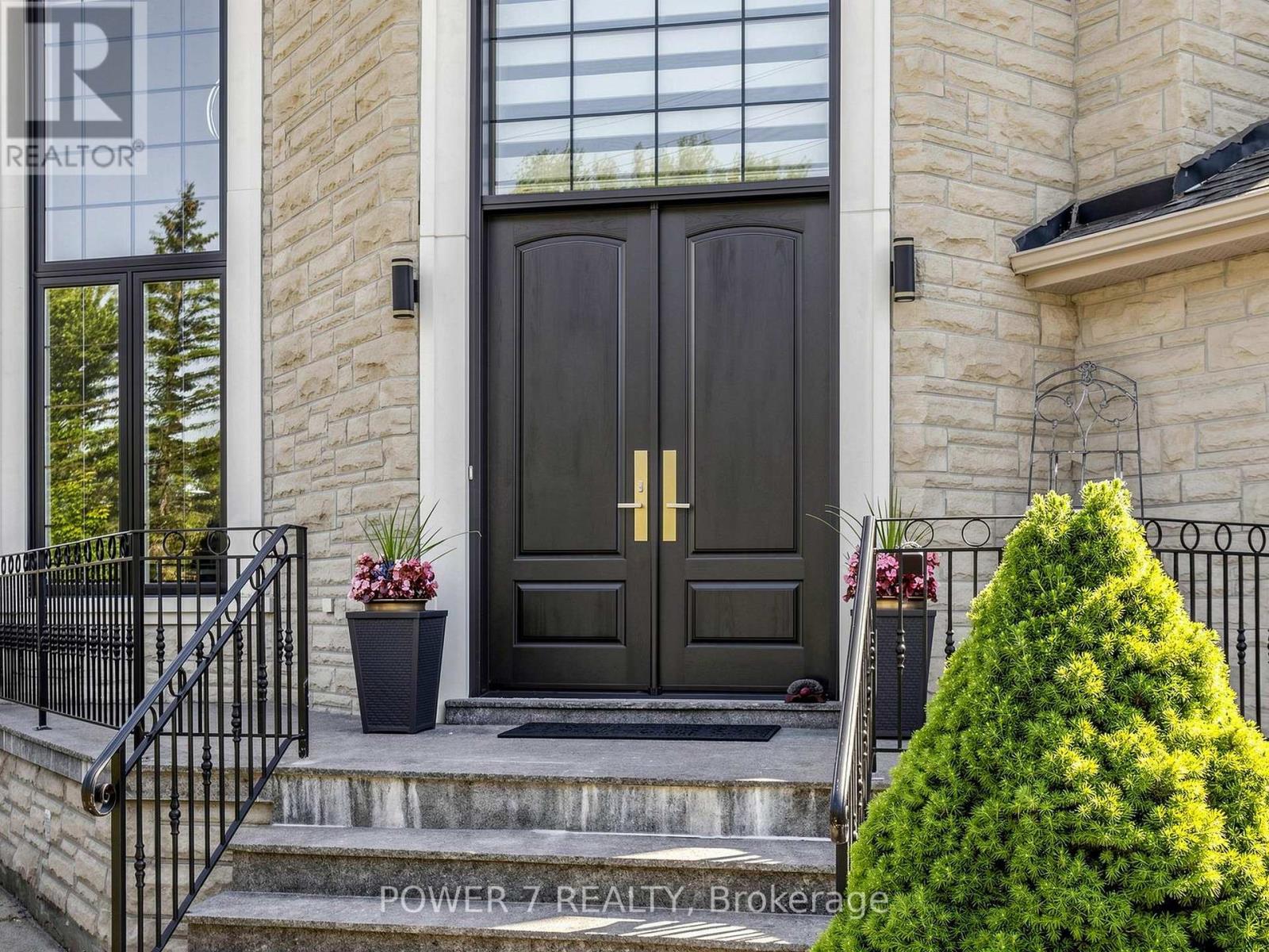315 North Lake Road, Richmond Hill, Ontario  L4E 3A2 - Photo 4 - N13723778