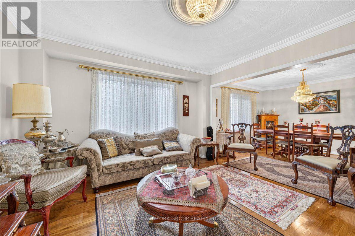 96 Townsgate Drive, Vaughan, Ontario  L4J 8A4 - Photo 11 - N13723940