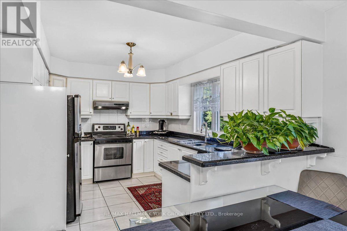 96 Townsgate Drive, Vaughan, Ontario  L4J 8A4 - Photo 14 - N13723940