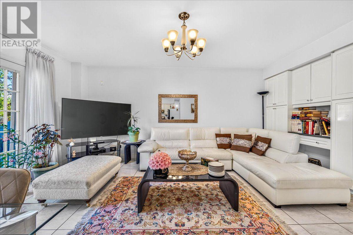 96 Townsgate Drive, Vaughan, Ontario  L4J 8A4 - Photo 18 - N13723940
