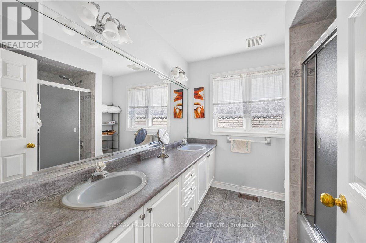 96 Townsgate Drive, Vaughan, Ontario  L4J 8A4 - Photo 22 - N13723940