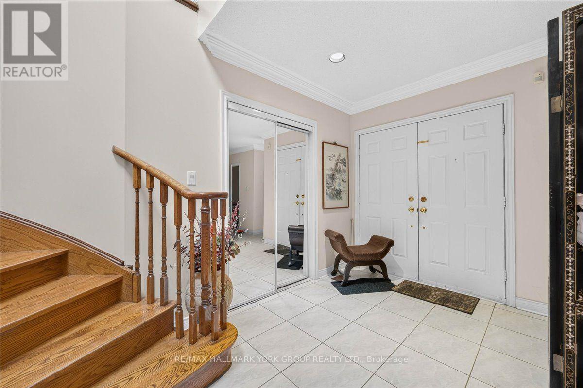 96 Townsgate Drive, Vaughan, Ontario  L4J 8A4 - Photo 5 - N13723940