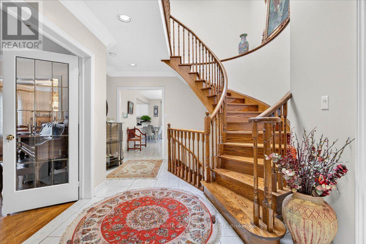 96 Townsgate Drive, Vaughan, Ontario  L4J 8A4 - Photo 6 - N13723940