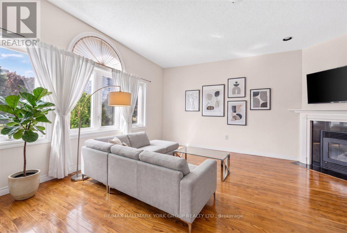 96 Townsgate Drive, Vaughan, Ontario  L4J 8A4 - Photo 7 - N13723940