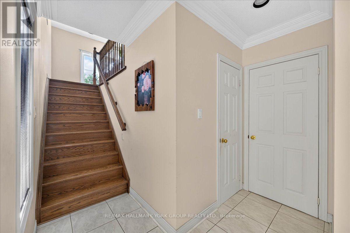 96 Townsgate Drive, Vaughan, Ontario  L4J 8A4 - Photo 8 - N13723940
