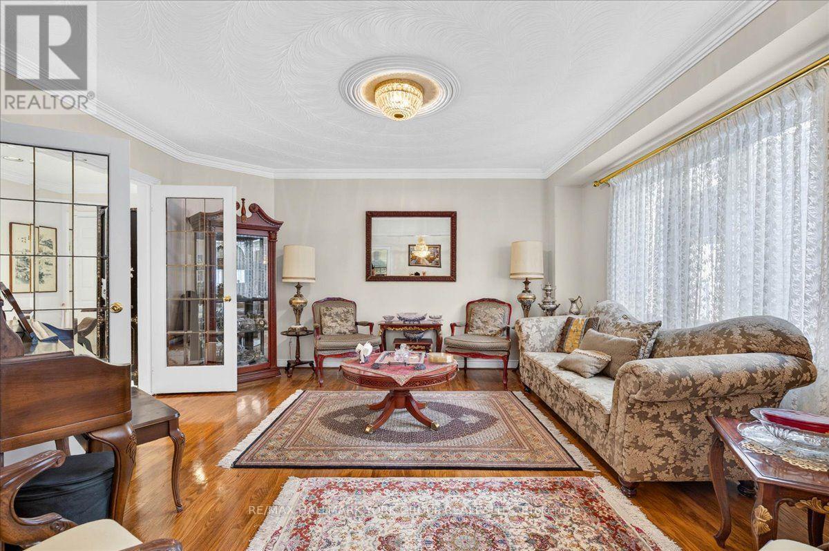 96 Townsgate Drive, Vaughan, Ontario  L4J 8A4 - Photo 9 - N13723940