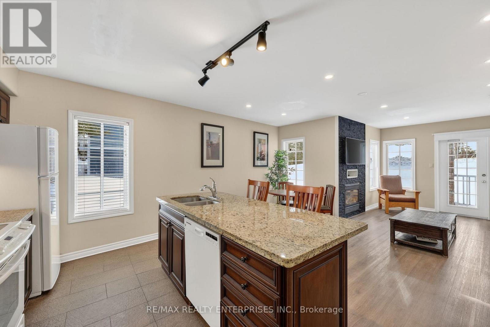 2014/15 - 90 HIGHLAND DRIVE Oro-Medonte (Horseshoe Valley) Ontario Canada L0L2X0 5
