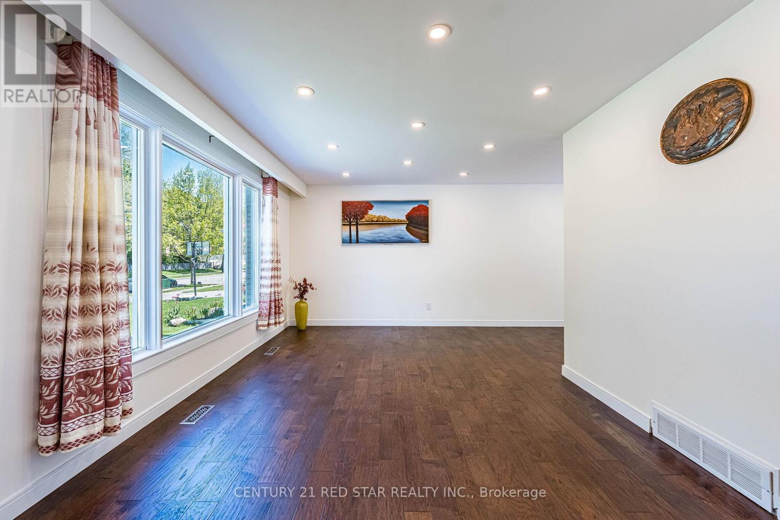 42 Broadfield Drive, Toronto, Ontario  M9C 1L7 - Photo 5 - W13723772