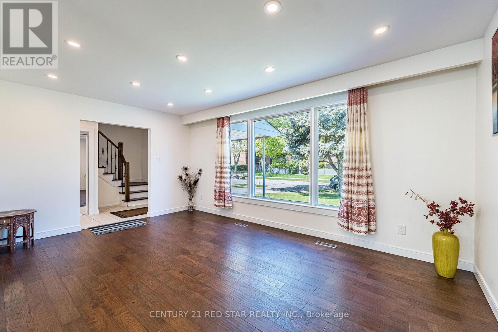 42 Broadfield Drive, Toronto, Ontario  M9C 1L7 - Photo 6 - W13723772
