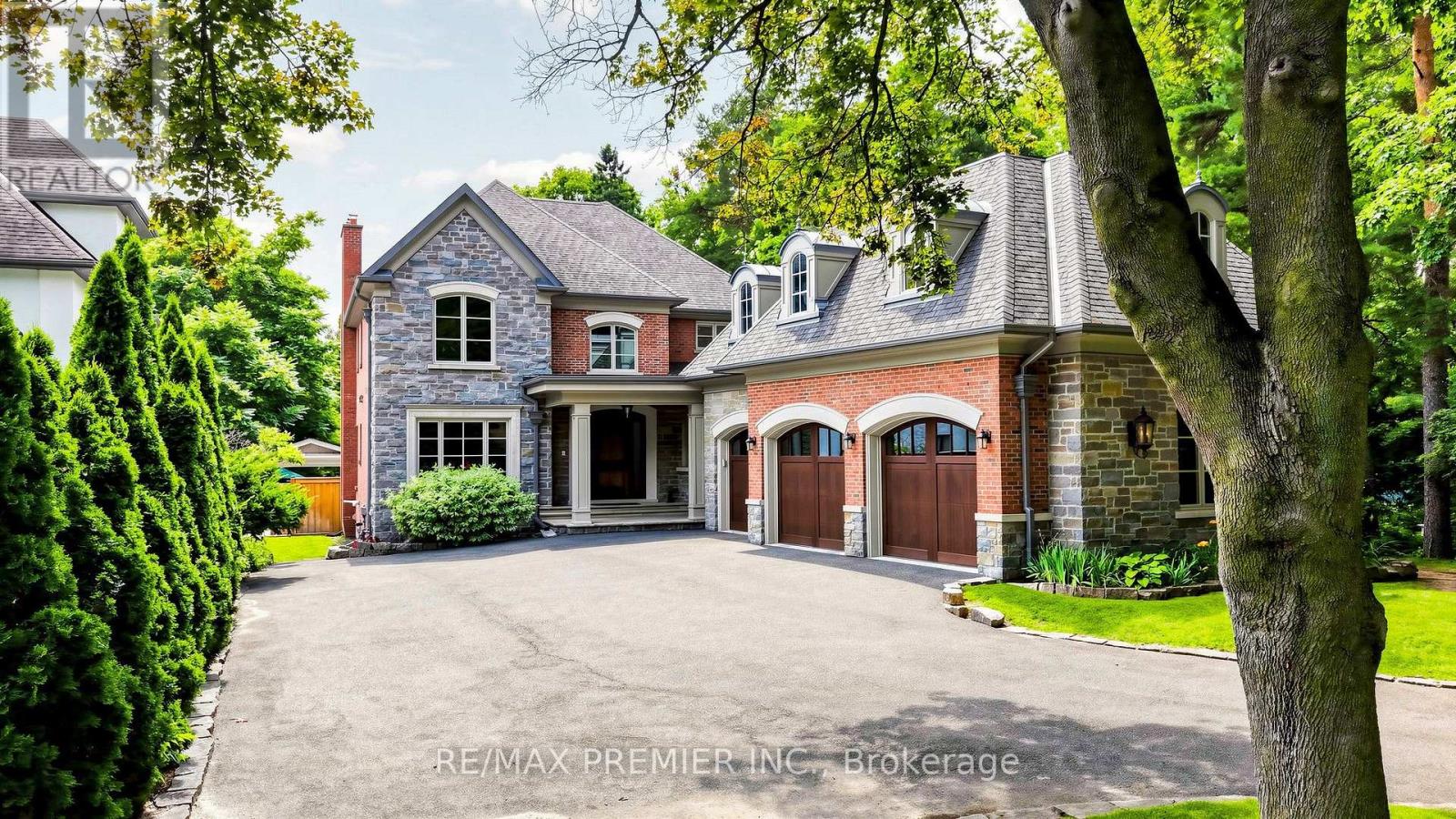 2064 DICKSON ROAD, Mississauga, Ontario