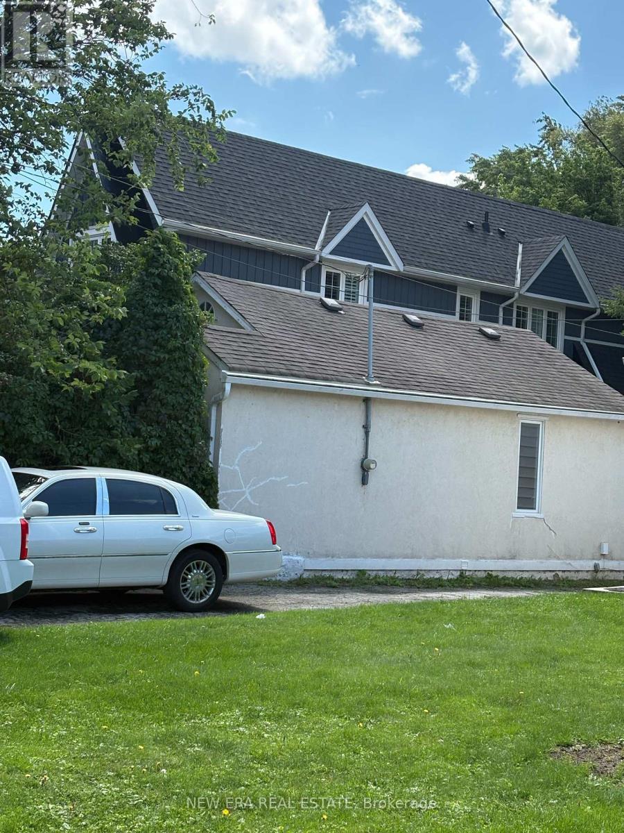 954 Beechwood Avenue, Mississauga, Ontario  L5G 4E2 - Photo 2 - W13723890