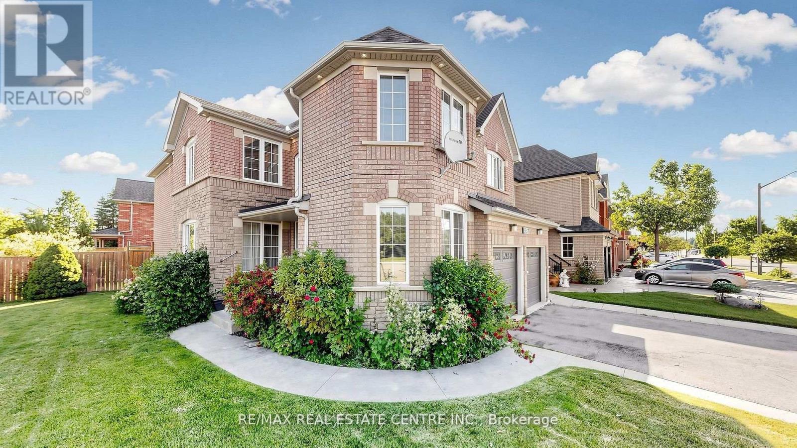 5937 Summerside Drive, Mississauga, Ontario  L5M 6K8 - Photo 3 - W13723902