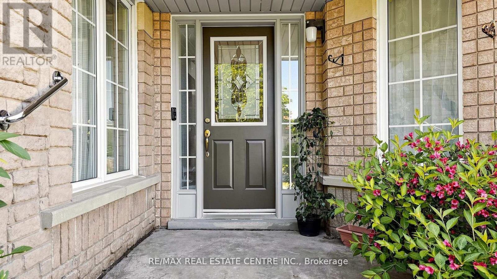 5937 Summerside Drive, Mississauga, Ontario  L5M 6K8 - Photo 4 - W13723902