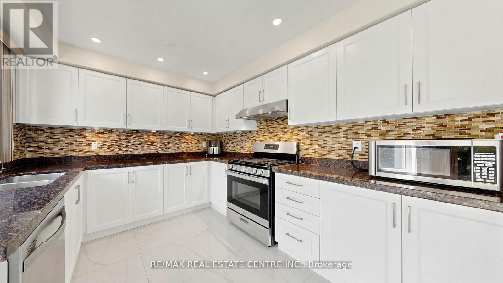 5937 Summerside Drive, Mississauga, Ontario  L5M 6K8 - Photo 40 - W13723902