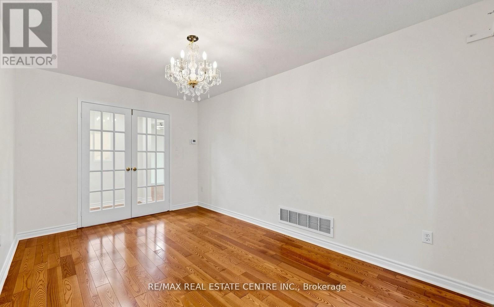 5937 Summerside Drive, Mississauga, Ontario  L5M 6K8 - Photo 42 - W13723902