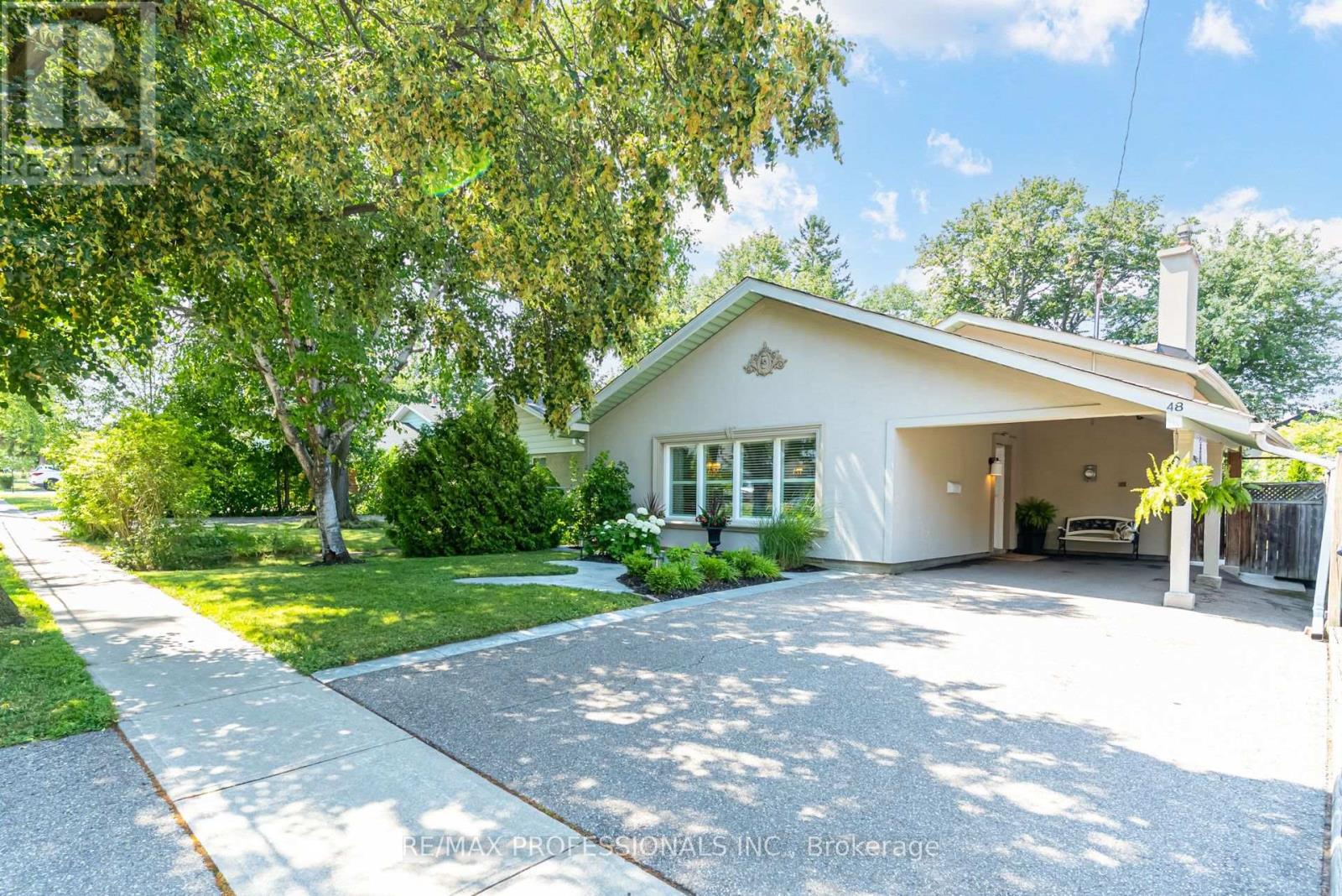48 Genthorn Avenue, Toronto, Ontario  M9W 2S9 - Photo 2 - W13723908