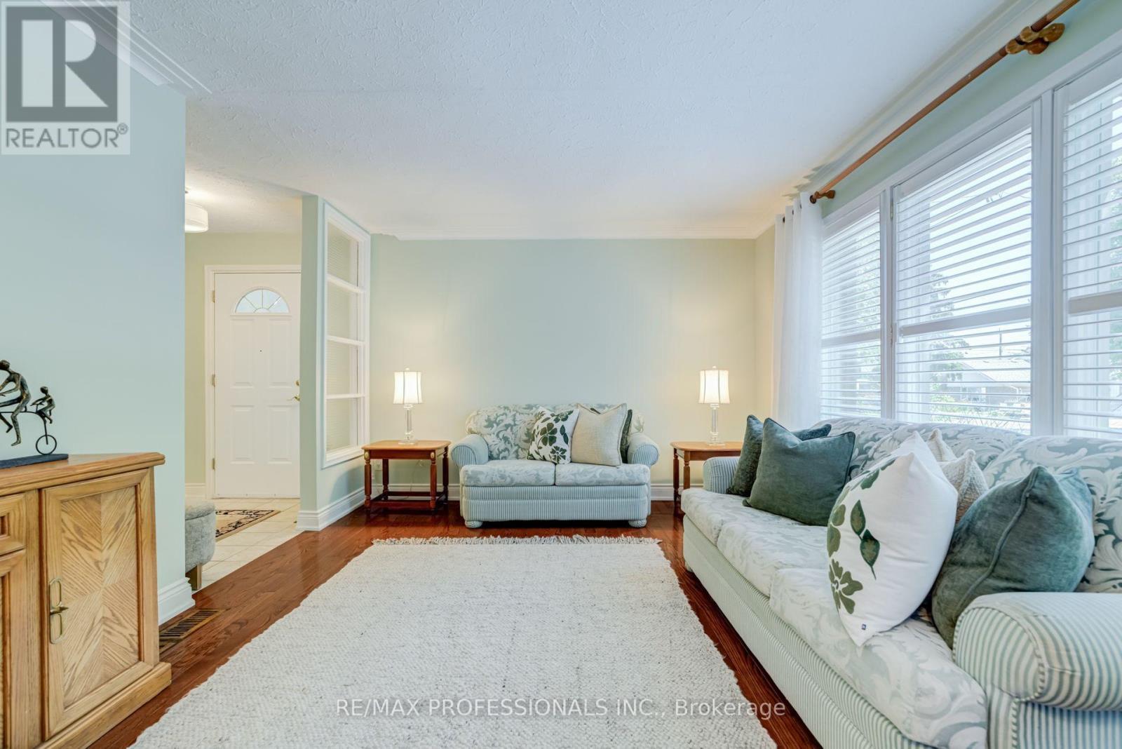 48 Genthorn Avenue, Toronto, Ontario  M9W 2S9 - Photo 9 - W13723908