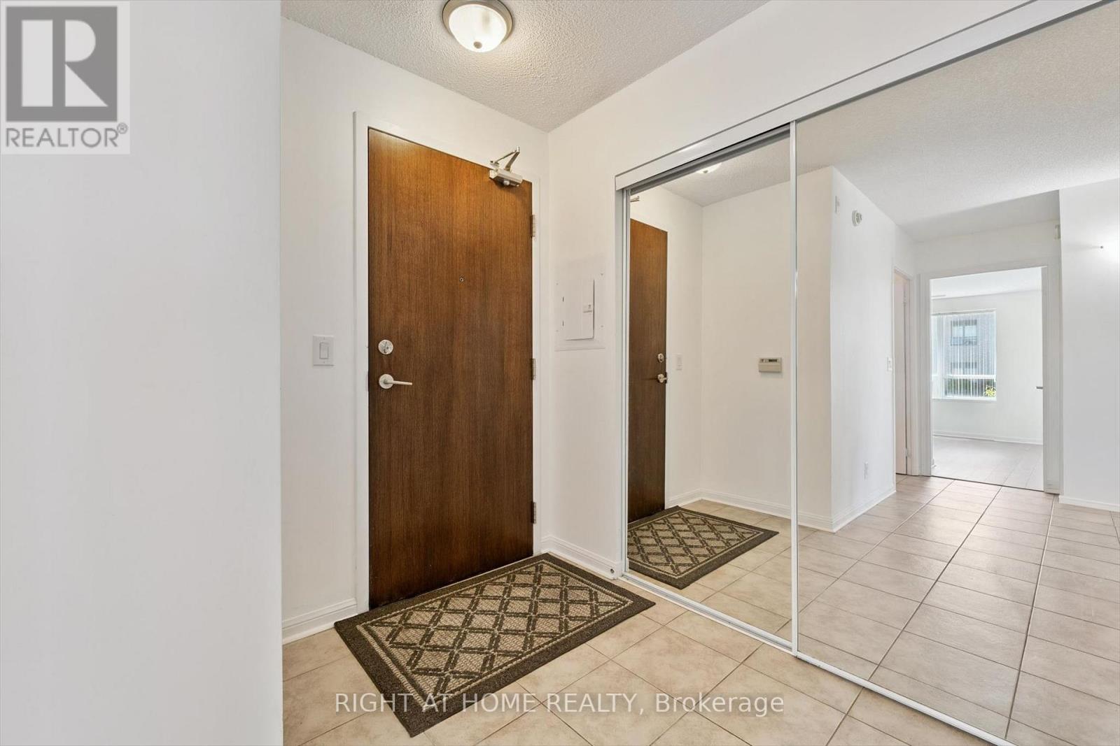 113 - 50 Via Rosedale Way, Brampton, Ontario L6R 3Z6 - Photo 5 - W13164794